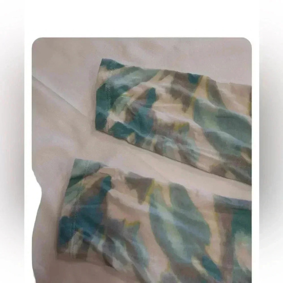 Tommy Bahama Tie Dye Floral Stretch Wrap Style Stretch Top Size Small - Picture 9 of 9